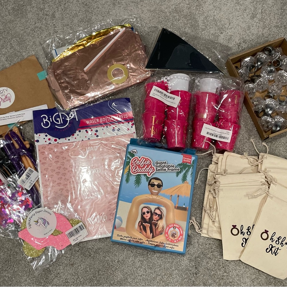 Bachelorette Party Bundle
decor & accessories✨